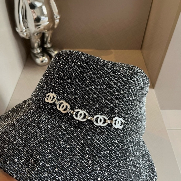 Chanel bucket hat - Picture 7 of 9